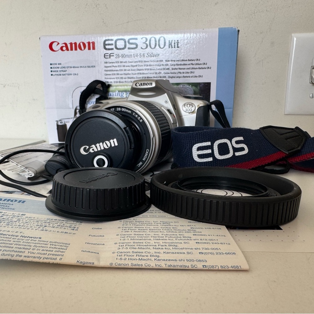 Canon EOS 300 Kit Silver Film Camera - Picture 4 of 10